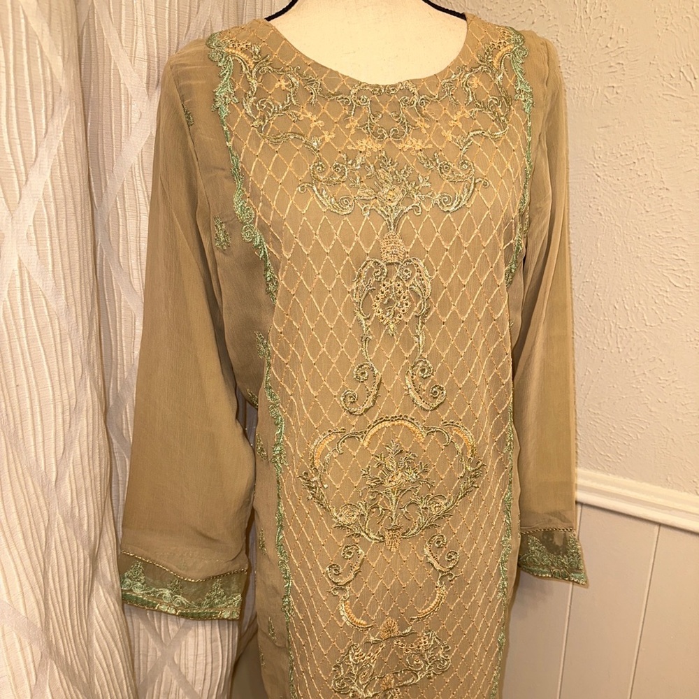 Pakistani Indian 3 Piece Suit brand Celebration beautifull Embroidered Suit NWT
